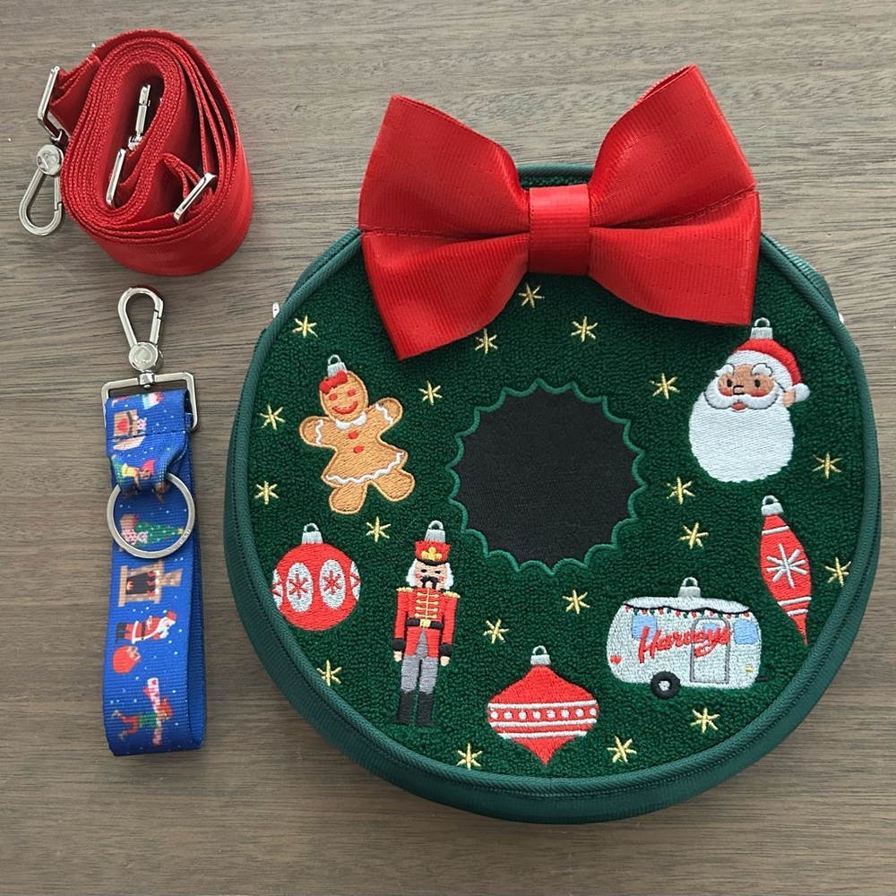 Harveys Collectors Series Christmas Wreath bag with keychain.